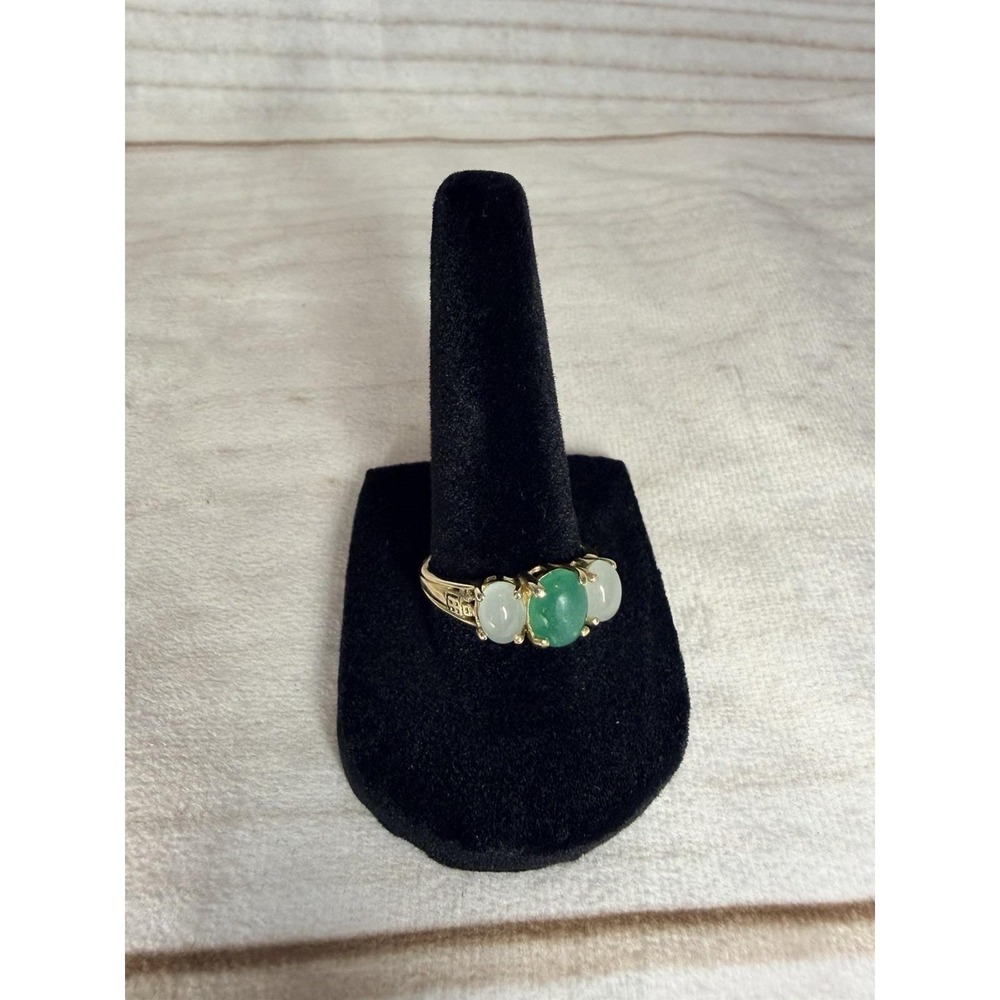 Vintage 14K Gold Chalcedony Ring Green & White Cabochon 3 Stone Ring HN Mark 7.5